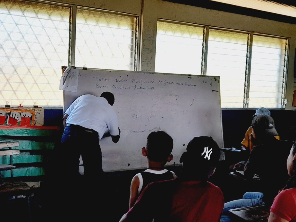 MarenaNicaragua's tweet photo. En la comunidad Miraguas, municipio de Comalapa, Chontales realizamos presentación sobre la importancia ambiental y socioeconómica de la Reserva Natural Serranía de Amerrisque, con una participación de 21 protagonistas.

 #2023JuntosVamosAdelante #MARENA #AmorAlaMadreTierra https://t.co/IXG3pLOAFb