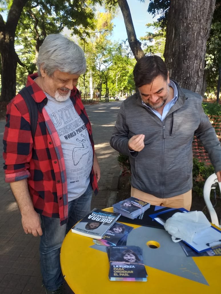 Prensapdpcaba's tweet photo. Preparación para la salida de hoy en @Comuna6conPato 
JxC y PDP https://t.co/0MBa40vadX