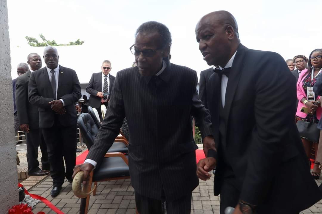 Cetshwayo_dm's tweet photo. Ekuseni, Emini, Ntambama, silungisa umonakalo. Libuyele igama lebhilidi lamahhovisi kamasipala  King Cetshwayo. Igama lomkhandlu alishintshwanga. Goat Farming yethulwa ngokuseMthethweni. Izindlu ezintathu ezakhelwe imindeni eholwa abesifazane nayo ivuliwe yanikezelwa kubanikazi. https://t.co/JOqc8Bnqns