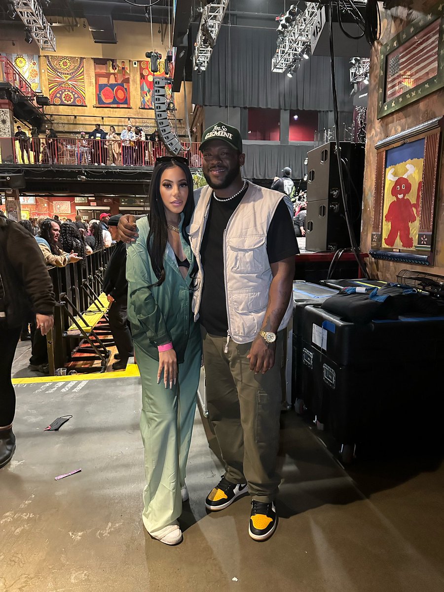 TitiTaughtYou's tweet image. My friend is back on tour y’all 💛✨ #Masego #YOUNEVERVISITMETOUR