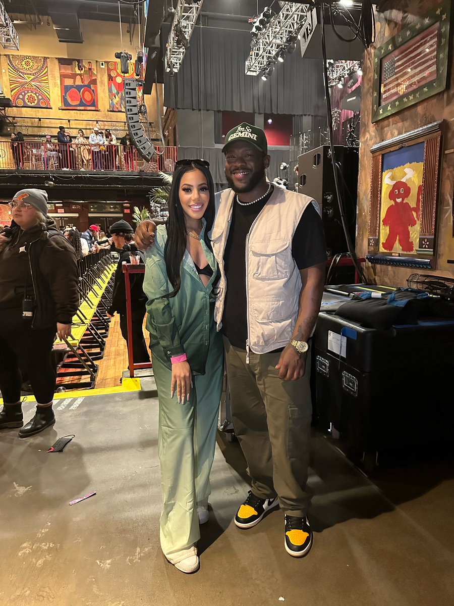 TitiTaughtYou's tweet image. My friend is back on tour y’all 💛✨ #Masego #YOUNEVERVISITMETOUR