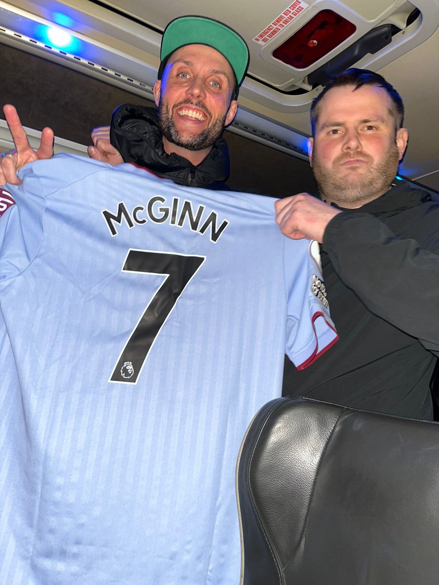 richallen10's tweet photo. What a day to get my away @jmcginn7 shirt printed and hand delivered by the main man @3PMSaturday #allaboard #TKexpress 🚌 #MOTM #SuperJohn #UTV 🦁 https://t.co/CtyQJLflpj