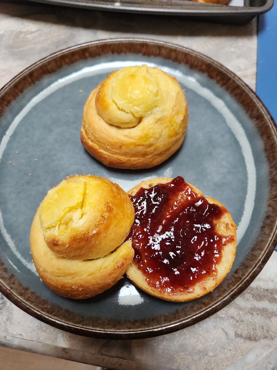 SheriAHardman's tweet photo. If you haven't ever made your own brioche, I highly recommend you try. It's timely in making but so worth it. I paired mine with a cream cheese topping, cut in half and used my homemade preserves.
#homemade #pastry #diybaking https://t.co/BdwwAK9SUU