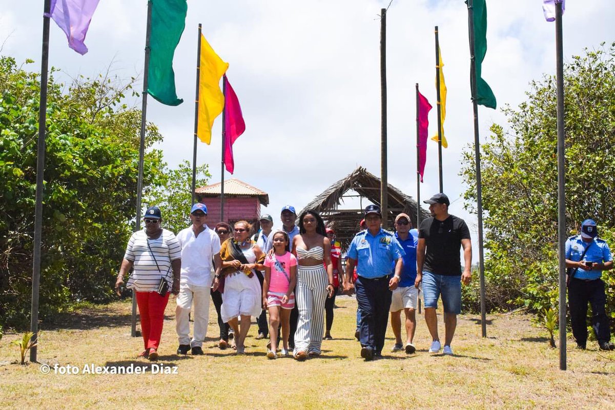 CarazoRevolucio's tweet photo. #Nicaragua
Autoridades Municipales de la Alcaldía de #Bluefields en el #CaribeSur Inaugura las mejoras realizadas al muelle ubicado en la Playa de el Puerto #ElBluff para brindar mayor seguridad al tránsito por la zona de los veraneantes
#UnidosEnVictorias #OfensivaMoral https://t.co/x503TgTEDz