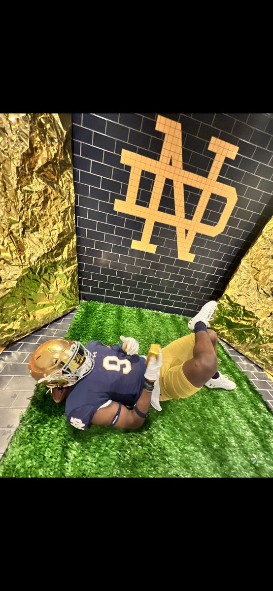 Kaiserwilliams0's tweet photo. Huge thanks to @NDFootball for having me today! Looking forward to being back soon. @HuskieFB @NDrecruiting01 @EDGYTIM @Rivals_Clint @CoachBigPete @DeepDishFB @CoachChris_Roll https://t.co/FAVR355oqa