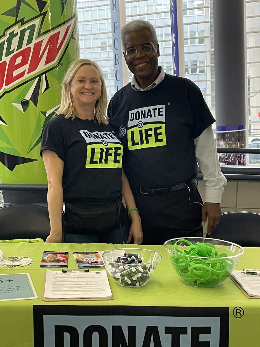 #DonateLifeMonth + @AmerksHockey = Helping to save lives through organ, eye and tissue donation! Go Amerks! Join the NYS Donate Life Registry at: donatelife.ny.gov/ref/FLDRNlink