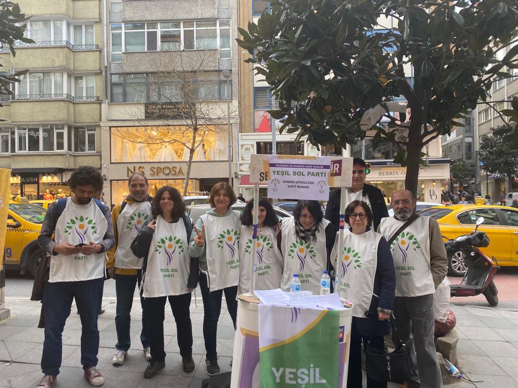 dempartisisli's tweet photo. Bugün Nişantaşı Yargıcı önündeki standımızda halkımızı sandıkları korumak için gönüllü olmaya çağırdık. Birleşe birleşe kazanmak için! https://t.co/5xQ1Z6kZcT
