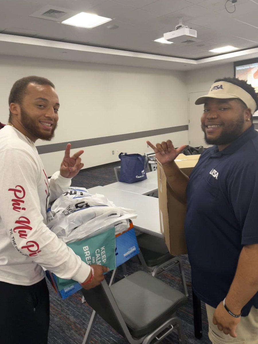 UTSABLAC's tweet photo. Thank you @UTSA_Inclusion for inviting us to participate in the St. John’s Baptist Church Student Visit!
We had a great time building and mentoring future leaders and connecting with our San Antonio community!
#UTSA #UTSABLAC https://t.co/aPnKysRatL