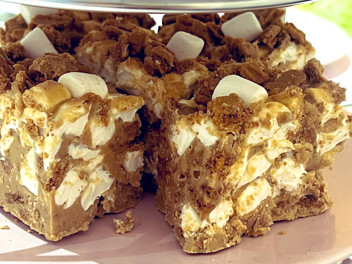 Miss Smith tweet media