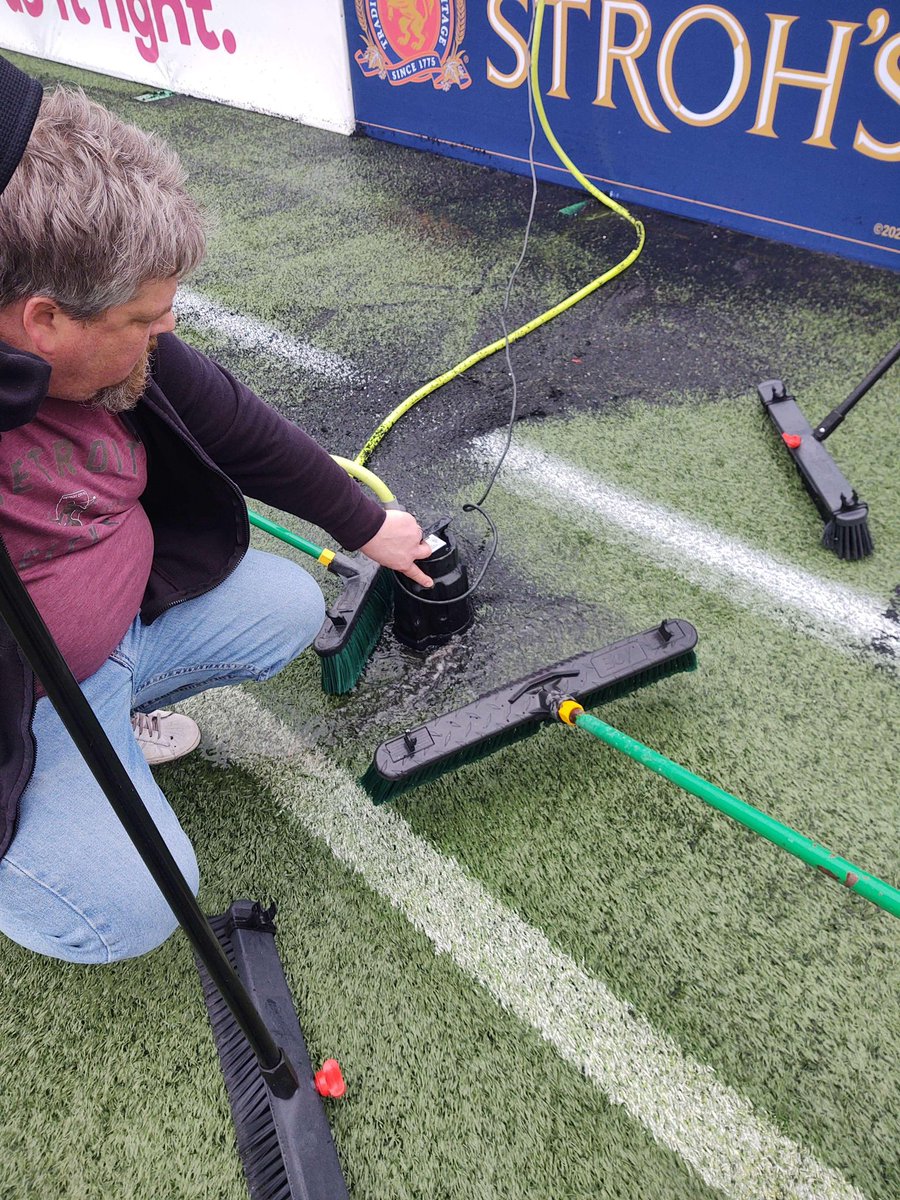 Extremely large THANK YOU to everyone who was able to come out to Keyworth and help get the field cleared of water before the match tonight. Supporters are built different. #UTFC #DCTID