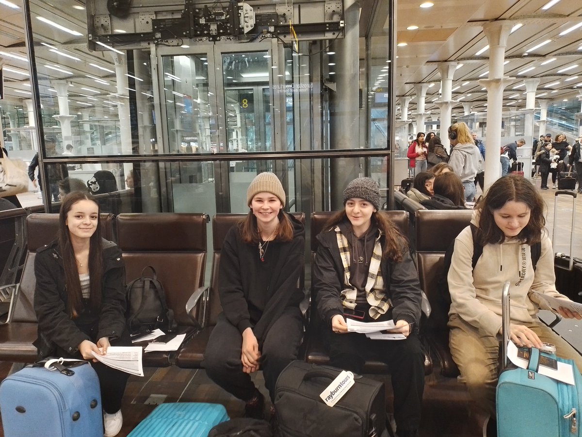 MisbourneMFL's tweet photo. Waiting for the Eurostar. https://t.co/EYaEPy2SaN