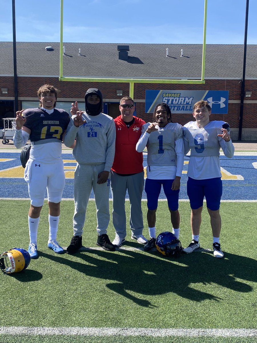 Thank you <a href="/AtterberryBo/">Bo Atterberry</a> for letting us come watch practice today!! So proud to see these dudes perform today!! Fired up for their future! Love these guys! 💙👊 <a href="/CobyeBaldwin/">cobye baldwin</a> <a href="/kayden98050015/">kayden Carter</a> <a href="/WestonConaway/">Weston Conaway</a> <a href="/Howard_matt11/">Matthew Howard</a>