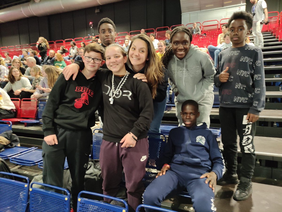 ✍️Signature de convention avec <a href="/LigueIDFVolley/">Ligue Île-de-France de Volley</a> 🏐
en présence de <a href="/erictanguy1/">Eric TANGUY</a> président de @FFvolley 
En marge de la finale de la coupe du France féminine Bézier / Cannes 
<a href="/creteil_unss/">UNSS CRETEIL</a> @UNSS_Paris <a href="/unss_versailles/">UNSS Versailles</a>