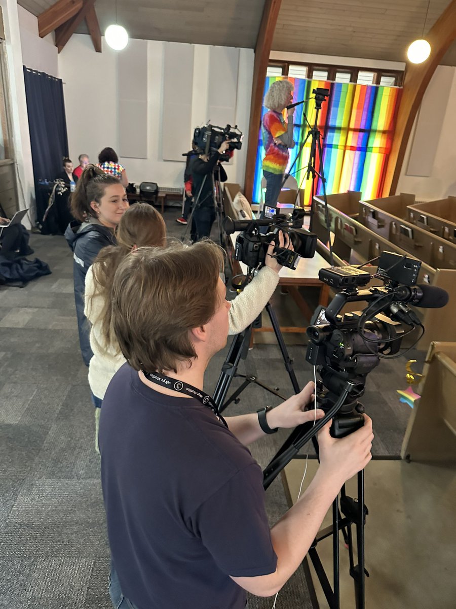 FordFischer's tweet photo. With the possibility of Proud Boys protesting apparently nullified, attendees and organizers seem a lot less on edge.
Media are allowed to film the event itself, which I plan to do.
For all the attention placed on these events by media, it seems rare that the media actually broadcasts them.