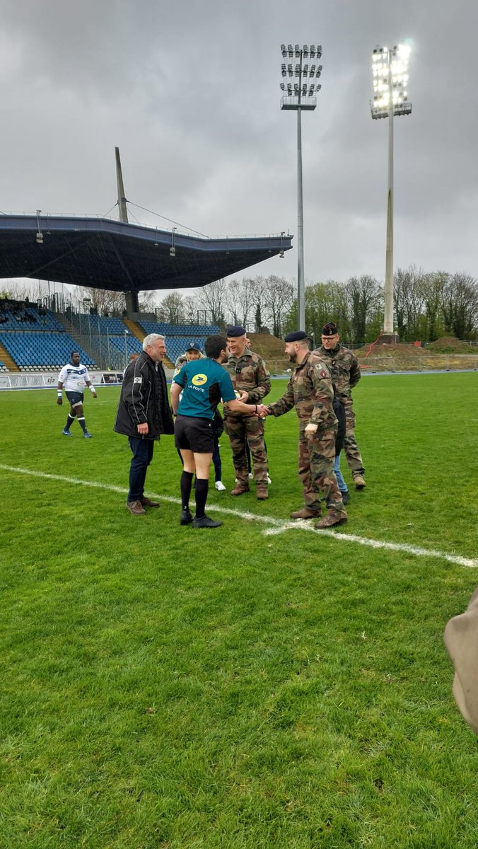 CommandementFOT's tweet image. #AvecNosBlessés
Le GBR MIZON accompagné de deux blessés de l'@armeedeterre, a donné le coup d'envoi du match entre l'OMR et le CS Beaune. Plusieurs actions ont eu également lieu afin de récolter des dons en faveur de @TerreFraternite
#ArméeEnNord #ComFT @armeeszne @armeeszonenord
