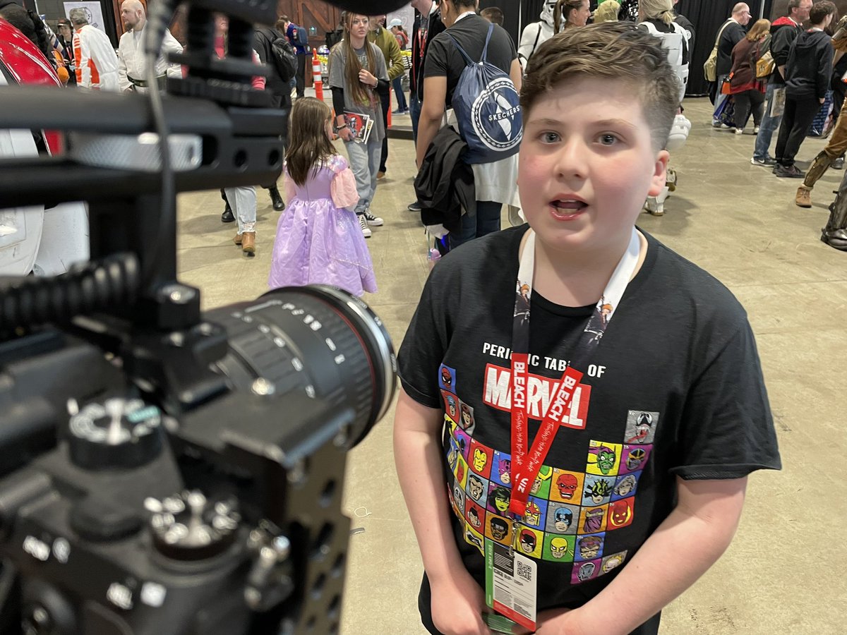 Check out @BLiltpodcast getting interviewed at #C2E2 for @ScarifPodcast #ScarifLive. Trent was a Jawa during the Imperial parade. #WeAreRed5