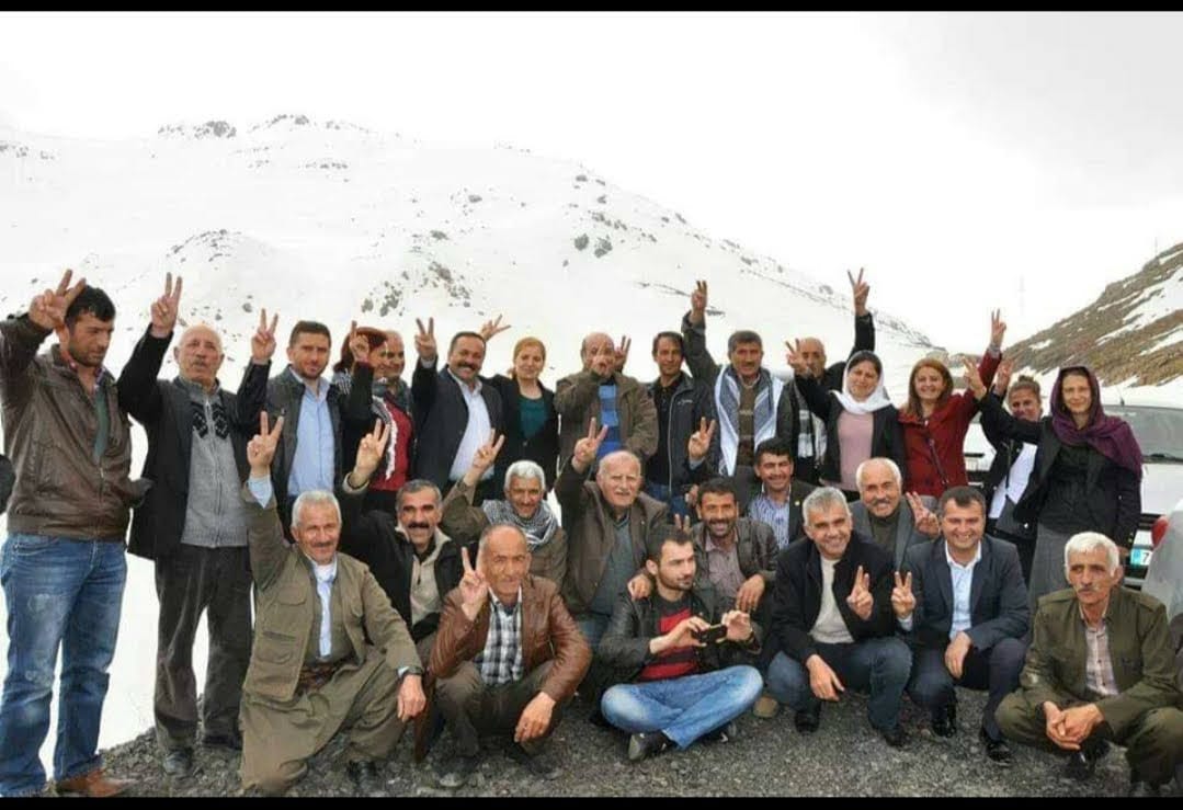 Bizim bu gurup cümleten aday aday.kendimize kesin gözüyle bu boş arazinin adayiz