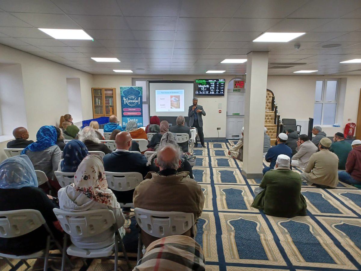 KirkleesCI's tweet photo. Community Iftar breaking the fast together. With people of all faiths and backgrounds. Learning about different cultures. Fantastic event @ #Darul Ilm Mosque, Thornhill Lees, Dewsbury. #tasteramadan23#iftaar https://t.co/NEMnm1c3Py