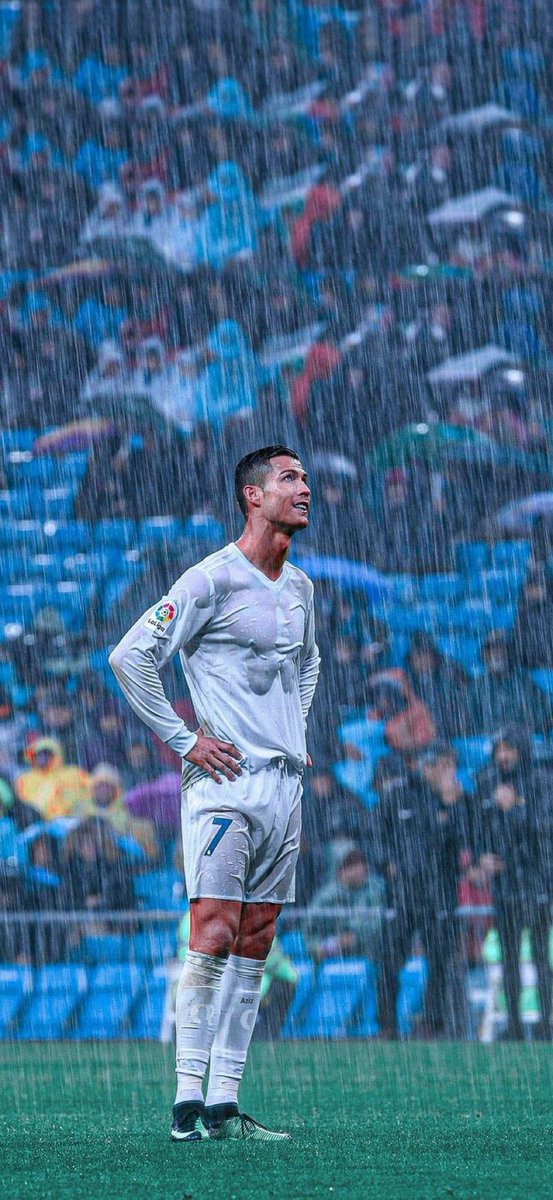 TeamCRonaldo's tweet photo. This pic is COLD.🥶🐐 https://t.co/scny6NcyLe