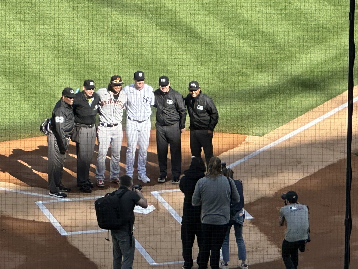 Brandon Crawford and brother-in-law Gerrit Cole exchanged lineup cards today and took a picture at home plate https://t.co/CKssp2Ht32