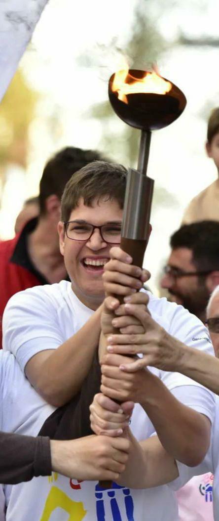 PrimariesG's tweet photo. L'Alexei s'emporta dues medalles d'or i una de bronze. I una gran felicitat per haver alçat la senyera i participat als @SOCatalunya @acellfederacio, on ha compartit vivències i  emocions! Més que capacitats! Que aquesta flama ens ens uneixi a tots/es! @PrimariesG #SomDiferents https://t.co/lZvqbSqAiR
