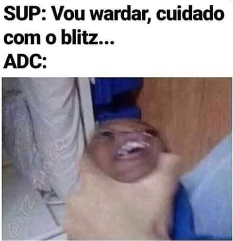 igorpinklol's tweet photo. Cara eu não sei o que dá em mim mas parece que eu carrego um ímã e tomo todos os puxões do Blitz.
Seleção Brasileira se estiver precisando de goleiro estou aqui!
#LeagueOfLegends #memeslol https://t.co/B40Hdj7MBA