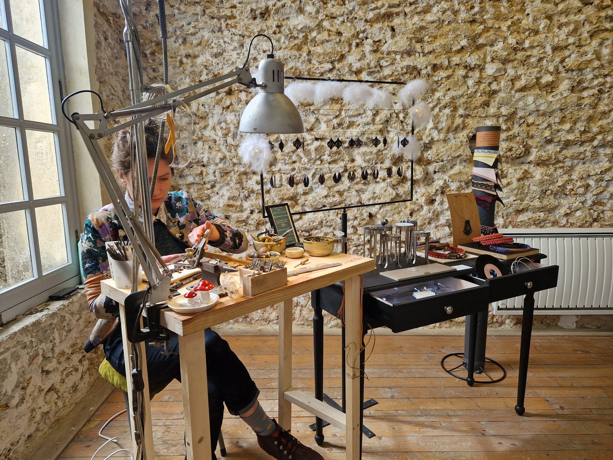 crazyradio6's tweet photo. Marne et Gondoire : Les Journées Européennes des Métiers d'Art ❤️

Aquarelliste, créatrice textile et même fleuriste... Découvrez toute la richesse de nos artisans locaux 🍃

C'est jusqu'à demain ! N'hésitez plus... Partez à la rencontre de nos artisans d'art ! 🎊 https://t.co/ysBXZEufvq