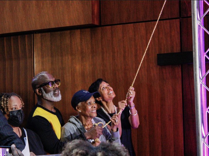 PresBreaux's tweet image. The Dionne Warwick Theatre at Bowie State University was unveiled today!We thank,honor and celebrate the musical legend &amp;amp; icon and welcome @dionnewarwick to the @BowieState #HBCU #BowieBold family and the inspiration she brings to a new generation of learners &amp;amp; musical artists.