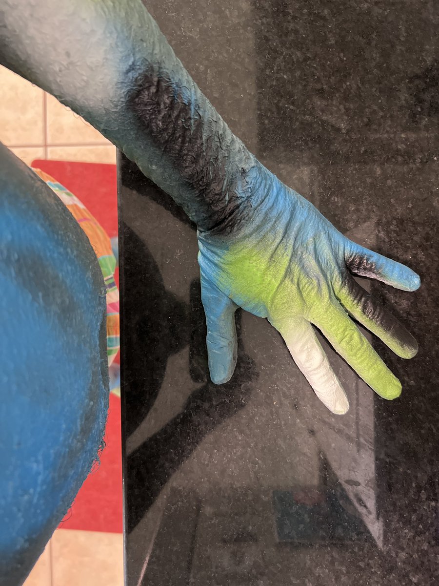 CoatedHuman's tweet photo. Great day for a thick and complete coat of liquid rubber and acrylic paint. I spray painted on top of it and it feels like stiff leather. Soles to scalp- Mmmm! #coatedhuman #rubberskin #rubberbodypaint #gaybodypaint #queerartist #coatedqueer https://t.co/yuD2cxWhkx