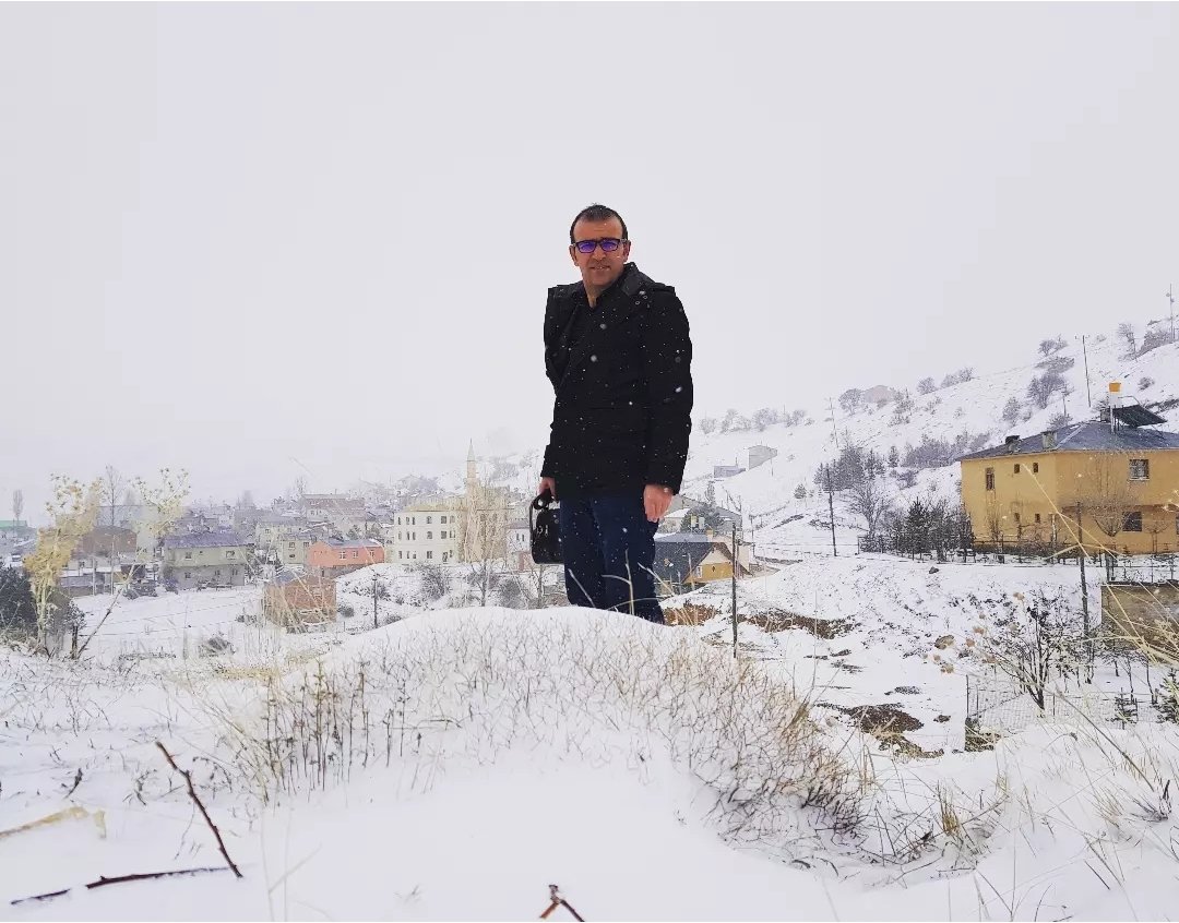 f_dundar's tweet photo. Yine bir ayrılığın ardından köyüme uğramışken... hep aynı fikirlerim;
'yeşil de güzel beyaz da'... |f.d.| 

Bayburt (Taşçılar), Mart 2023

#bayburt #kış #taşçılarköyü #tahbur #kar #tipi #fatihdündar https://t.co/8I5rUW6I7f