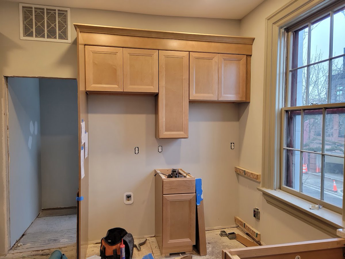 FBrenovations's tweet photo. With the cabinets installed, this kitchen is beginning to take shape. 

#kitchen #kitchenremodel  #firebellyeffect #renovation #remodel #home #design #construction  #interior #contractor #house #decor #dmv #renovationhome #AlexandriaVA #Alexandria #ArlingtonVA #washingtondc https://t.co/Ybn0cVwY9n