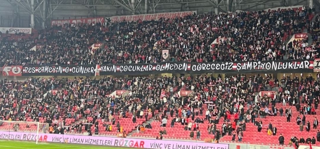 PES ETMEYİN O GÜNLER YAKIN ÇOCUKLAR ÖLMEDEN GÖRECEĞİZ ŞAMPİYONLUKLAR!
#ForzaŞirinler #Samsunspor