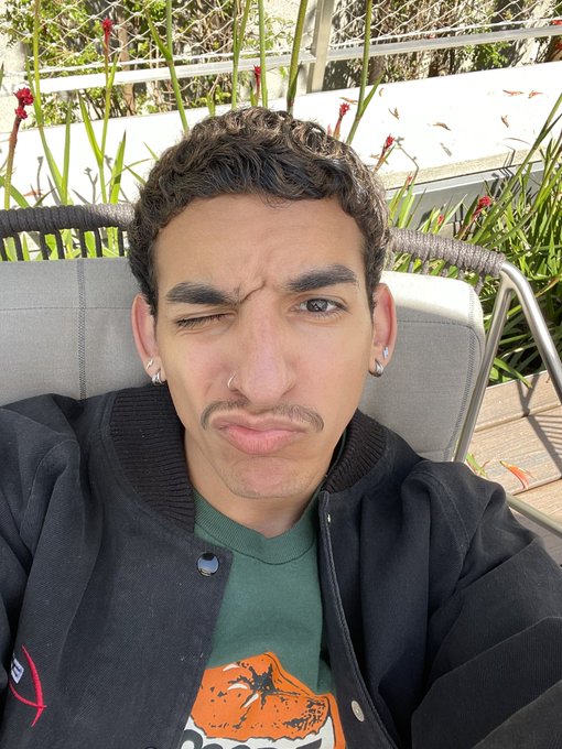 Watch Online Lover's leaked NSFW photo on TwXstars