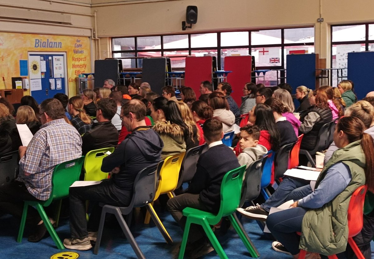 colmhuirecoed's tweet photo. @colmhuirecoed Career Guidance teacher Ms Hickey informing First Year parents/guardians on the different Junior Cycle subject options post tasters earlier this week. Principal Mr Quinn also addressed the attendees #cmcoagobair  #subjectoptions #juniorcycle #etbethos @TipperaryETB https://t.co/lPBKfFTBAQ