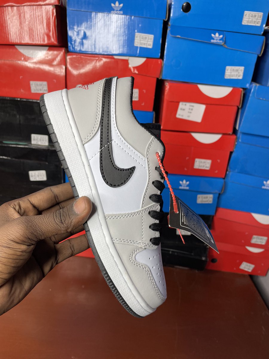 kit_zone99's tweet photo. One of the most iconic sneaker👟

Price: 12,200 SDG 

Size: 36,37,38,39,40

WhatsApp link for order 
https://t.co/UzRDkvjOgl https://t.co/wi8btk6XTW… https://t.co/Wl9hQJ3fuy