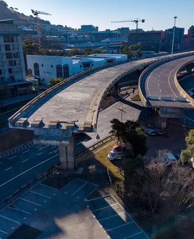 Look how few cars there are driving on this road 

We should definitely draw broad conclusions about how much people like cars from this one photo of a partially completed road network