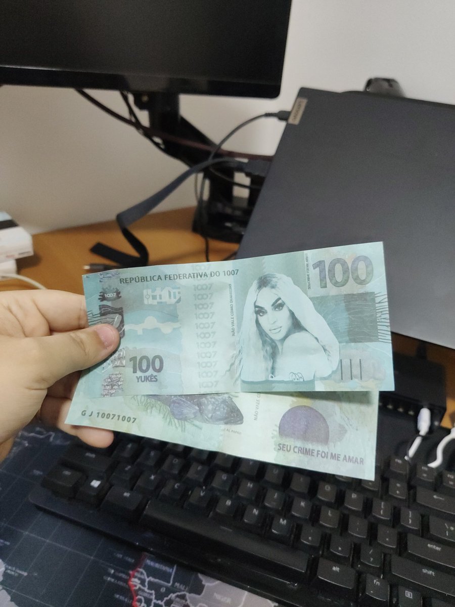 oconit_a's tweet image. Hoje cavucando a gaveta do meu escritório encontrei isso

Bem que disseram que iam colocar a cara da @pabllovittar  nas nota kkkkk