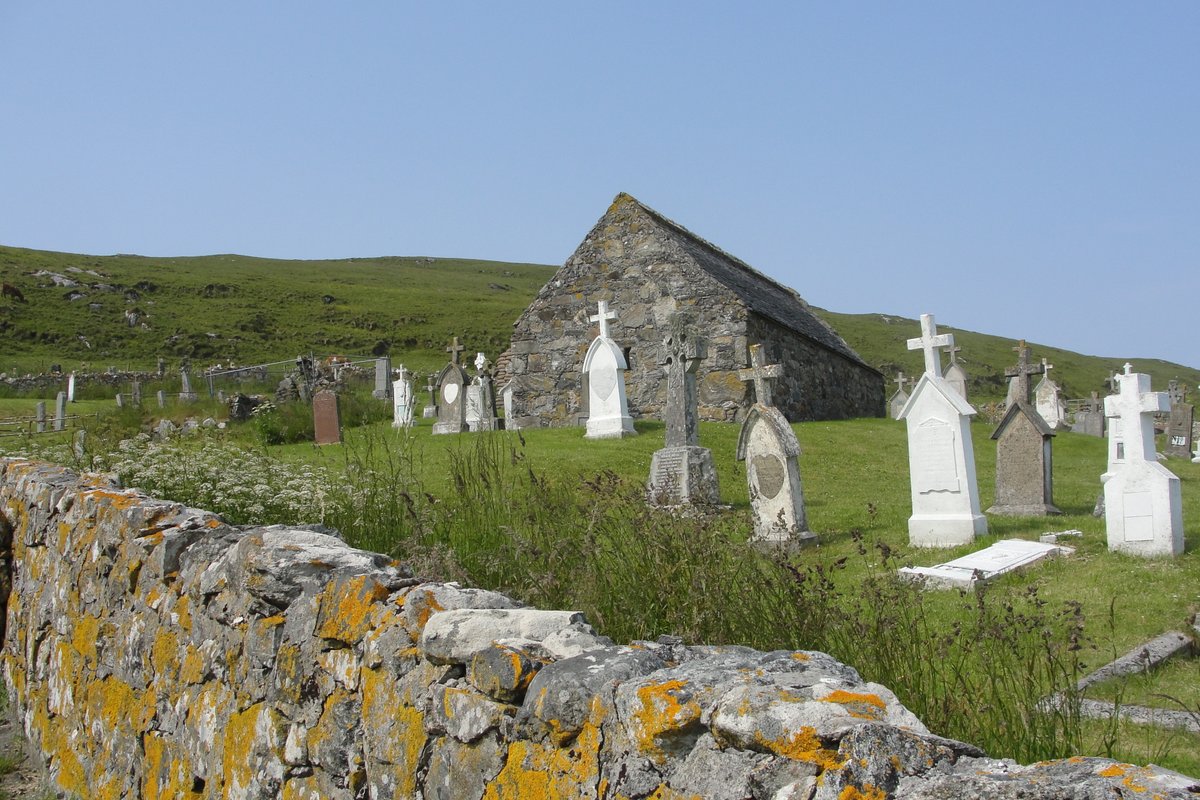 tourscotland's tweet photo. Tour #Scotland 4K travel video Blog, with #Scottish music, of #Cille #Bharra North #Chapel and #Graveyard on ancestry, genealogy, history visit and trip to #Eoligarry, #Island of #Barra in the #Outer #Hebrides Chapel was probably built in the 1500s https://t.co/VeHRuWxP3a https://t.co/4c7zWzKIOW