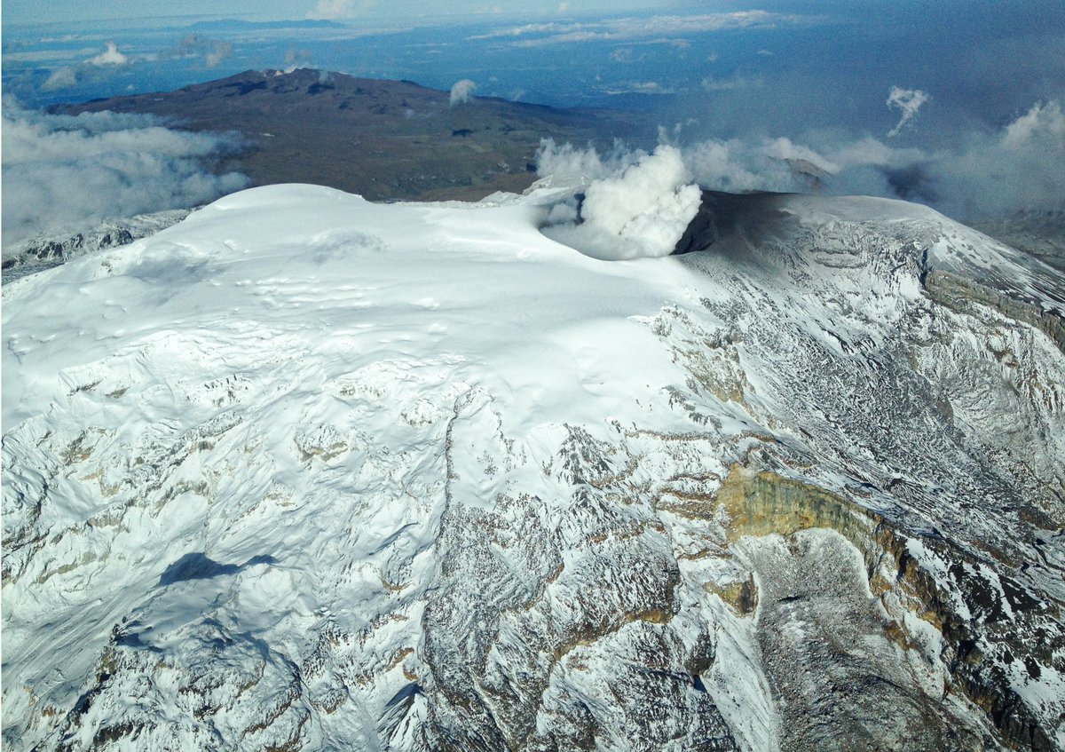 Como hemos recibido muchas inquietudes sobre el estado del volcán Nevado del Ruiz, preparamos una explicación en detalle al respecto. 

➡️ bit.ly/3zlUrTM

¡Compártanla y ayúdennos a combatir la desinformación! #SGCexplica