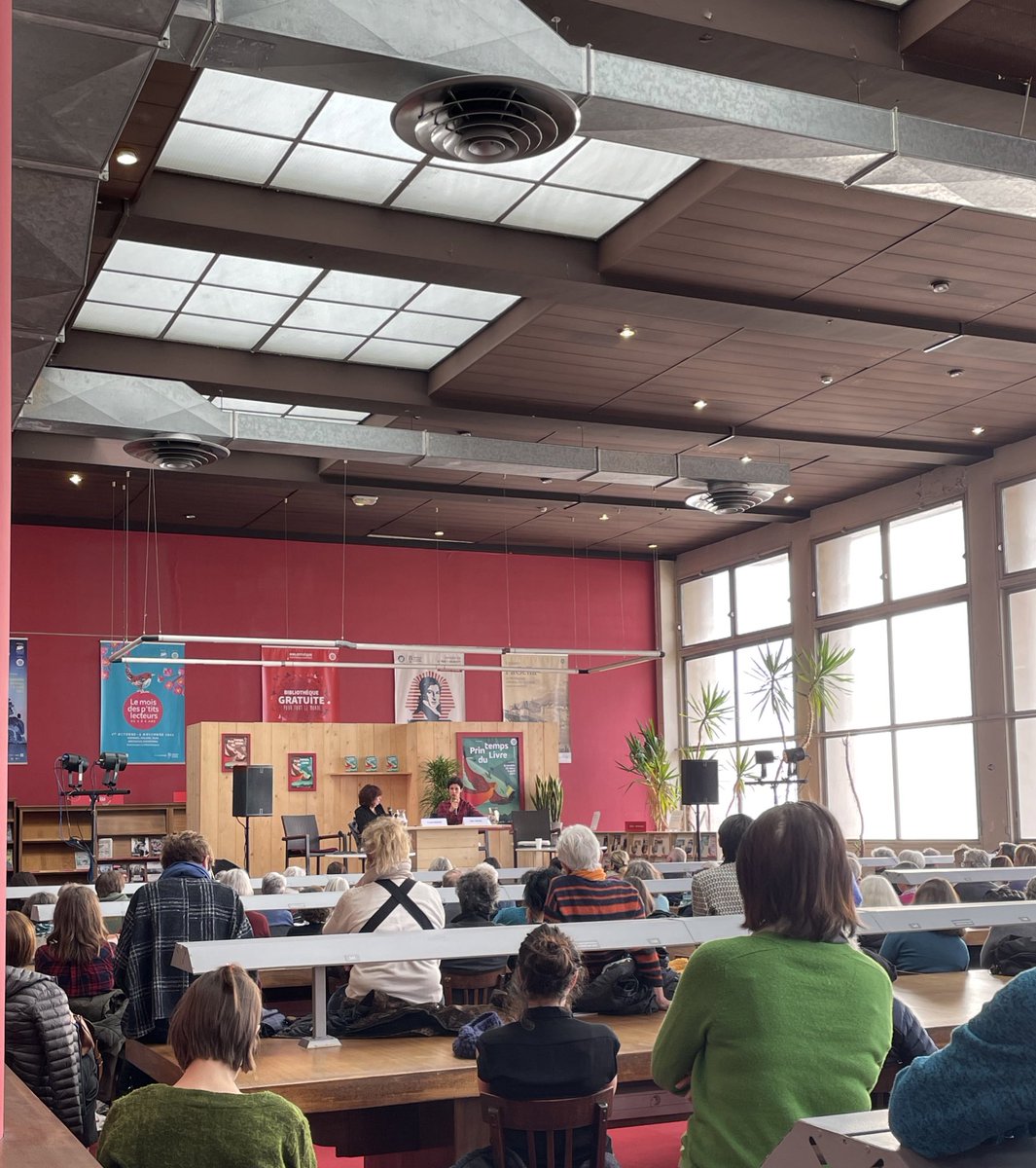 Rencontre avec @AliceZeniter pour « Toute une moitié du monde » avec Fanette Arnaud. Et une certaine affluence. <a href="/PDLGrenoble/">Printemps Du Livre</a> <a href="/Ed_Flammarion/">Editions Flammarion</a>