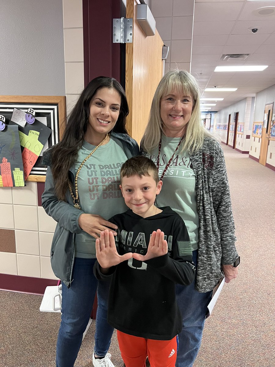 _VBlanco0122's tweet photo. This was an awesome College and Career Week @BakerElem #bakerbettertogether https://t.co/xEKoonPwQ1