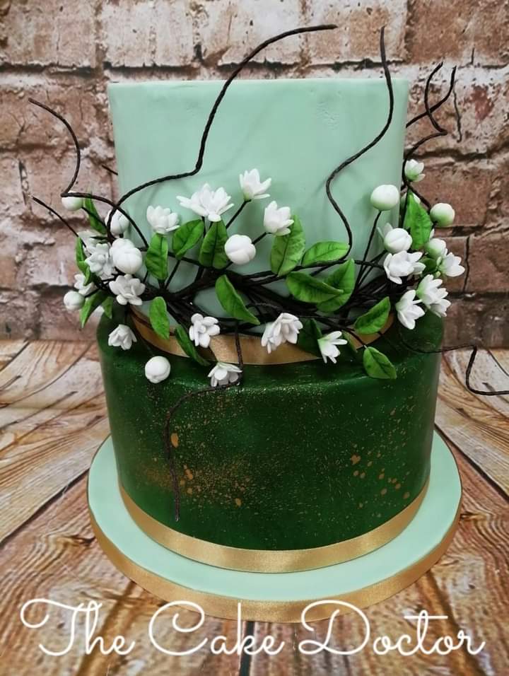 AlisonBushell's tweet photo. #wedding cake #sugarcraftclasses https://t.co/HT9zhiJ3MJ