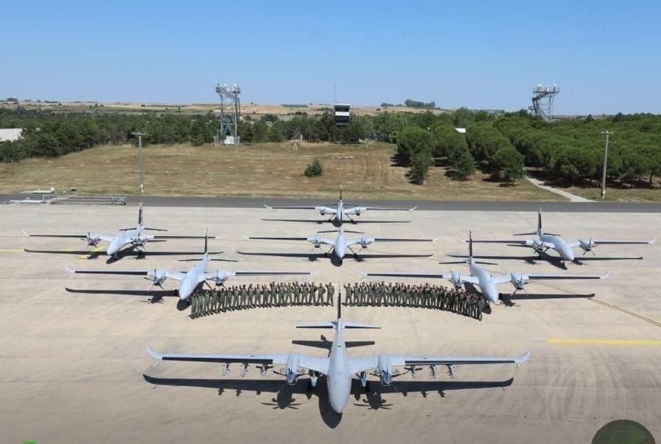 Türkiye, yedi adet Bayraktar Akıncı insansız hava aracından oluşan ilk partiyi Pakistan'a teslim etti.
#BayraktarTB3