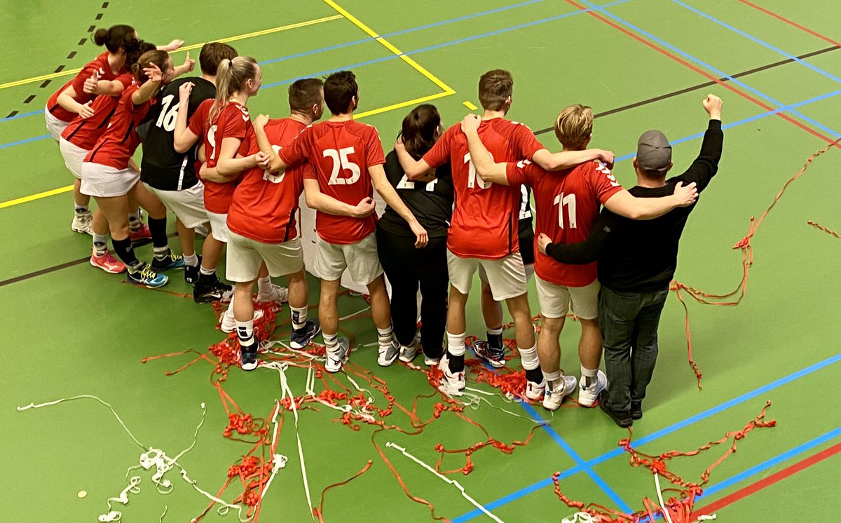 Wat een spannende kampioenswedstrijd. <a href="/MerwedeKorfbal/">Merwede/Multiplaat</a> 2 van harte gefeliciteerd met jullie kampioenschap!