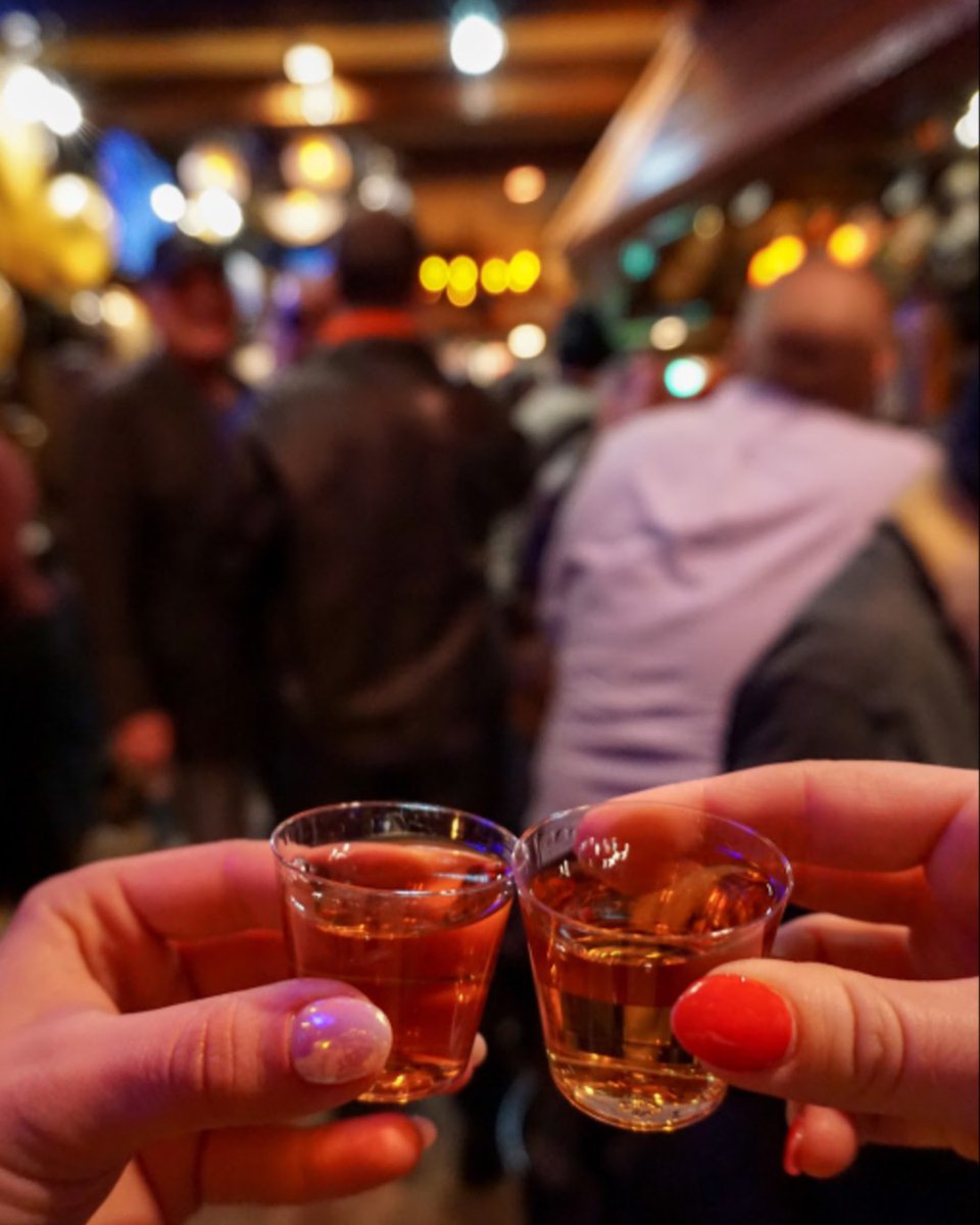 Cheers to the weekend! Come spend it with us.
.
.
.
#LMGChicago #LodgeTavern #Chicago #ChicagoBars #NeighborhoodBar #DogFriendly #ChicagoWeekend #Shots