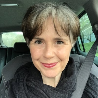 LouDay100's tweet image. Short, grey &amp;amp; party lipstick ❤️😘🤍😘❤️ #grombre