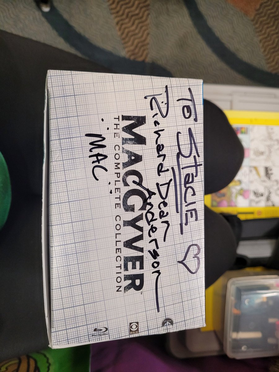 StaciePin's tweet photo. 😭 #RichardDeanAnderson is the most incredibly nice person ever! He loves talking to people and he makes sure every fan feels noticed and heard. @Steelcitycon #MacGyver https://t.co/UaI10jjF8x
