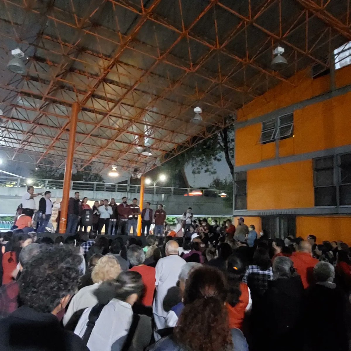 PROSOCVC's tweet photo. Se realizó asamblea con los vecinos de Kennedy seccion C para dar solución a la limpieza de la cisterna asi como el mantenimiento en el área de bombas. 

Porque en Procuraduría Social de la CDMX tenemos el compromiso de atender las necesidades de nuestros vecinos.

@ProsocCDMX https://t.co/AQEK24cIq3