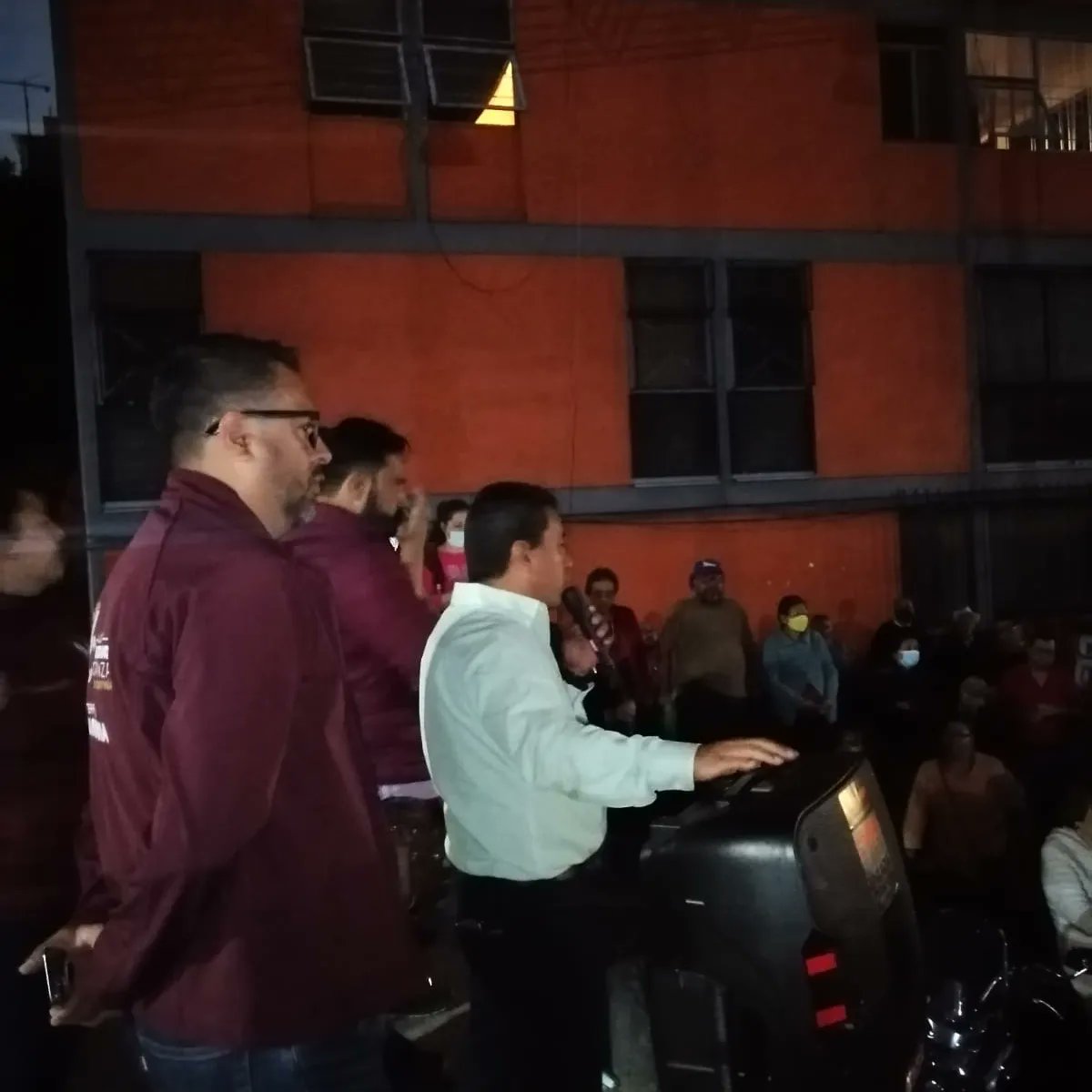 PROSOCVC's tweet photo. Se realizó asamblea con los vecinos de Kennedy seccion C para dar solución a la limpieza de la cisterna asi como el mantenimiento en el área de bombas. 

Porque en Procuraduría Social de la CDMX tenemos el compromiso de atender las necesidades de nuestros vecinos.

@ProsocCDMX https://t.co/AQEK24cIq3