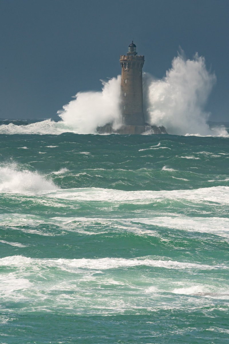 StraboniThomas's tweet photo. Tempête Mathis au phare du Four hier après midi. https://t.co/u3ZIrFS8nJ